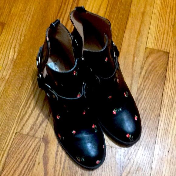 Madden Girl Shoes - NWT Madden Girl booties with Roses size 8